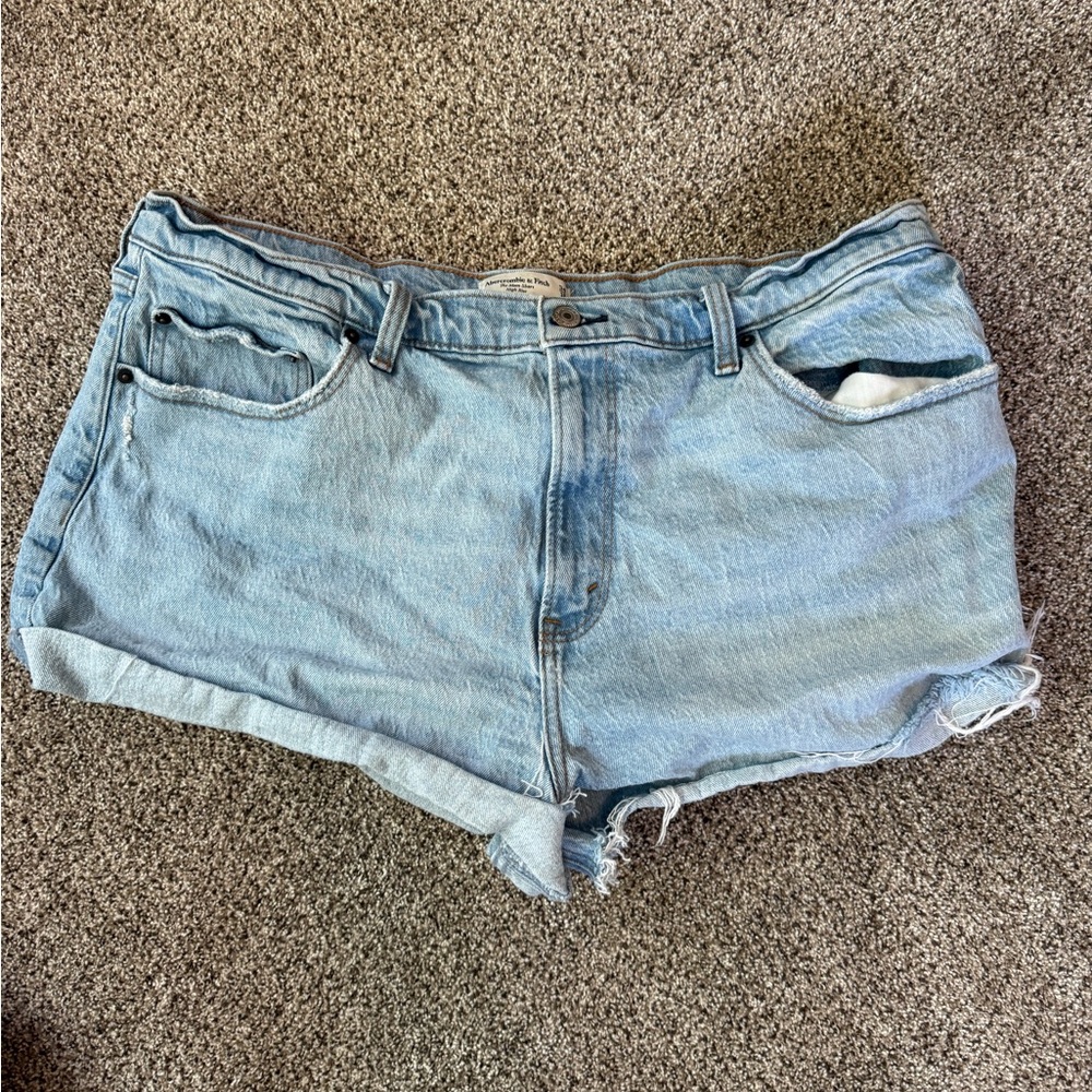 Abercrombie & Fitch The Mom Short High Rise
